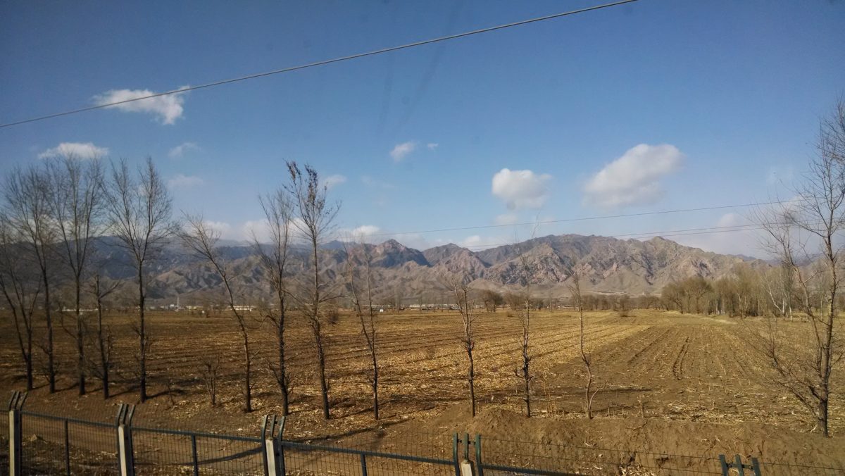 内蒙古·包头至乌拉特前旗火车途中