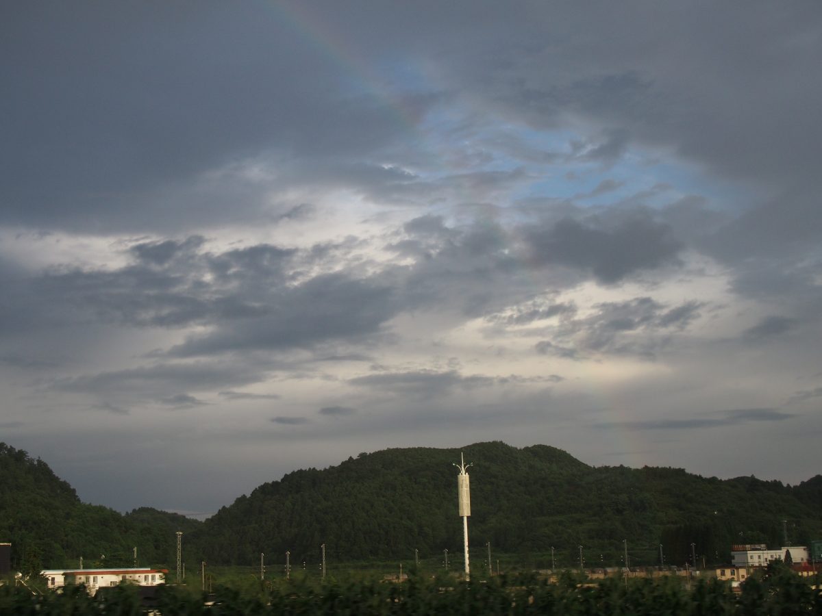 夏季·傍晚·云贵高原·贵州·山区·天象·雨后彩虹·阴云