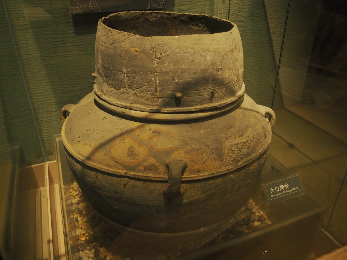 制作水井的大口陶瓮