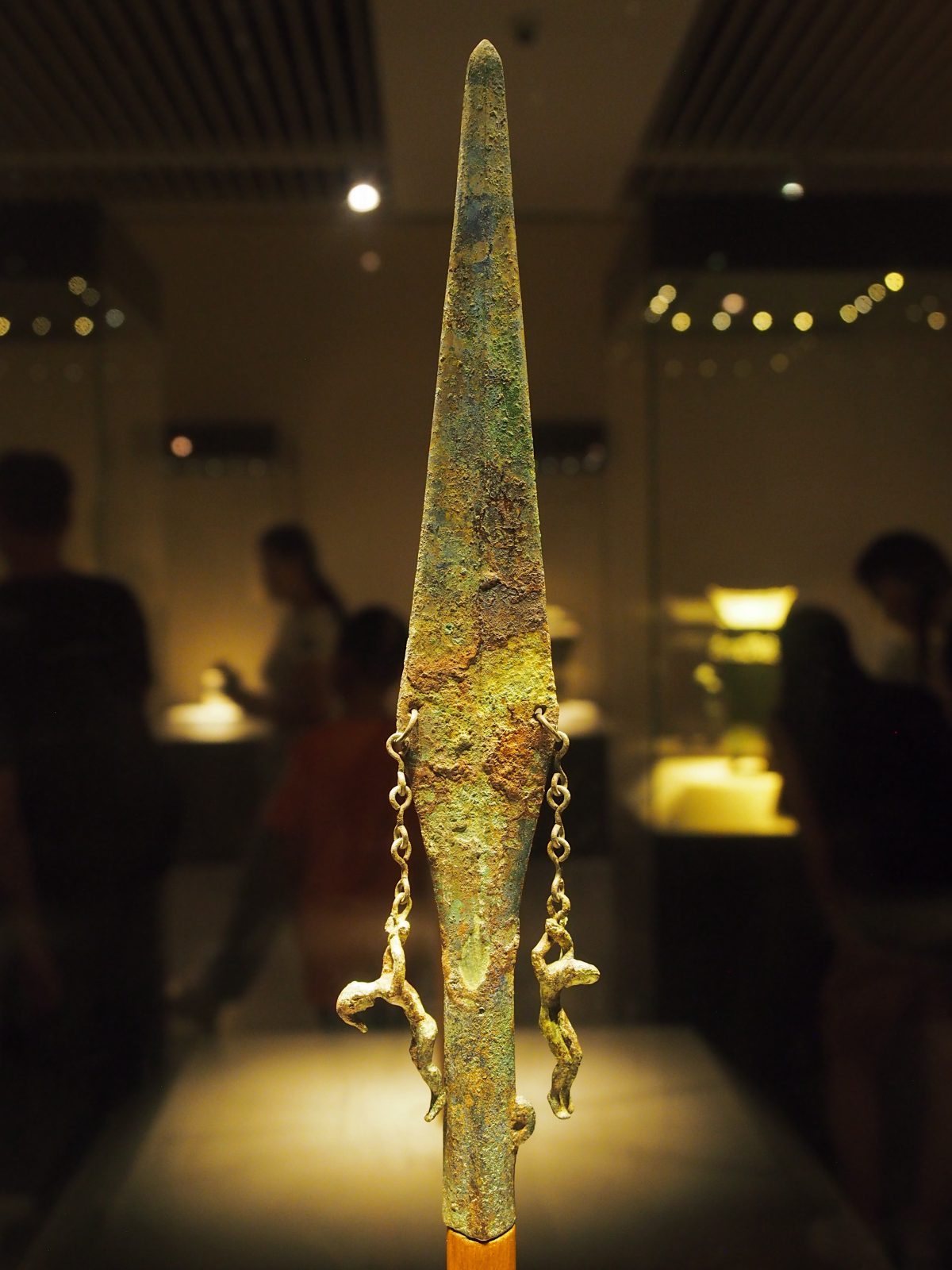 西汉·吊人青铜矛