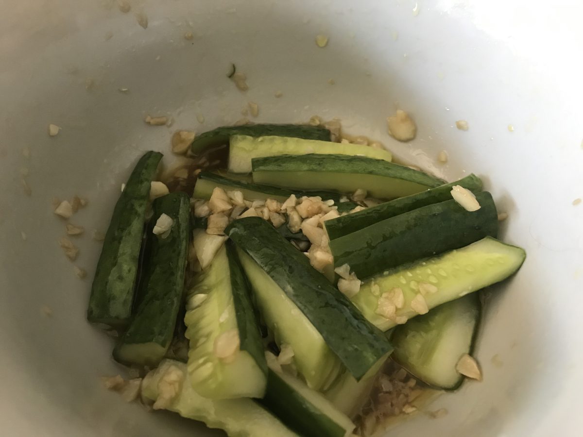 夏季·早饭·食物·拌黄瓜