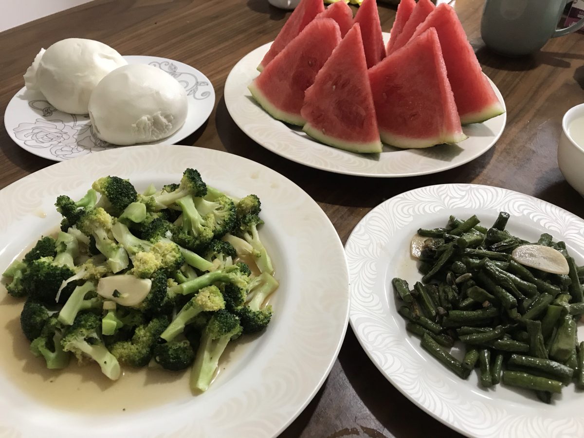 夏季·早饭·米汤·馒头·西兰花·豆角